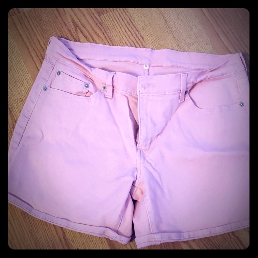 Pink Levi shorts!!